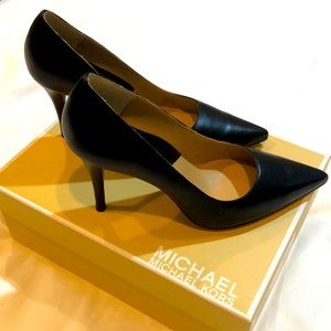Michael Kors black pumps